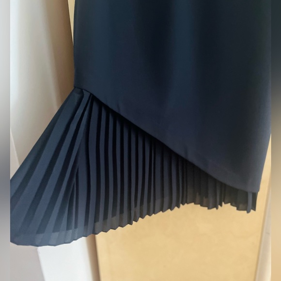 DONNA DEGNAN NWOT Dress V-neck, double-layered, asymmetric pleated skirt 💚 - Picture 3 of 6